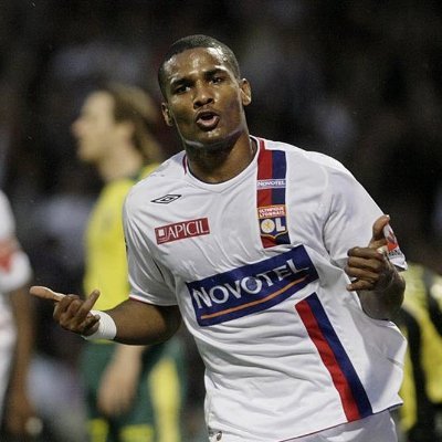 Juste un mec random, fan de jeux vidéos et du plus grand club de foot français. L'Olympique Lyonnais est une formidable raison d'être HEUREUX dans la vie. @OL