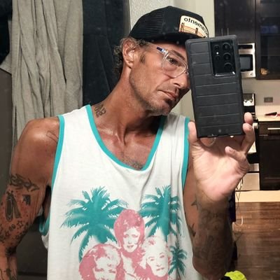 sauer_roy's profile picture. Making life what it is!
I like cats and stuff. Closet pro wrestling fan.