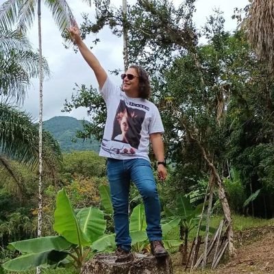 RicardoANovais's profile picture. O Twitter é ferramenta incrível, tomado daquele invencível desejo de conhecer a vida alheia, que é, muitas vezes, toda a necessidade humana. Sintomático, não?