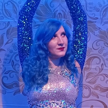 Nisii's profile picture. 🎤Professora de voz/cantora
💃Bellydancer
🎲Amante de RPG
🐾Louca dos bichos