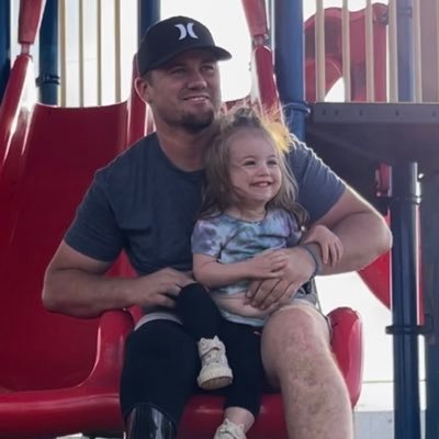 Father to 3 beautiful girls. Installer. Family. Uncle. Isaiah 40:30-31. Amputee. 🌮🍺.