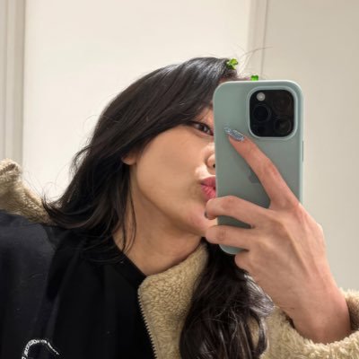 jjmhyos's profile picture. am harmless i just b lurkin