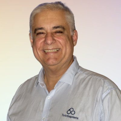 Sou empresÔrio da Ôrea de Educação e Tecnologias. CEO e fundador da TeleSapiens e fundador da OniLearning e da InfraED. Apaixonado por educação.