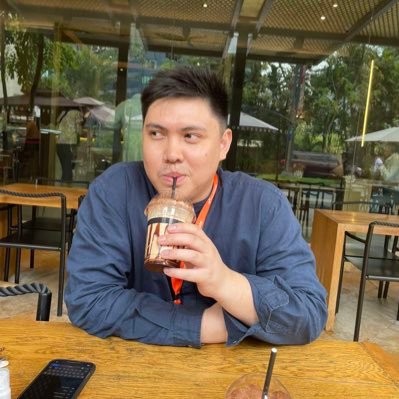 GaniCarryOn's profile picture. Yes, that’s my wife roaring up there.