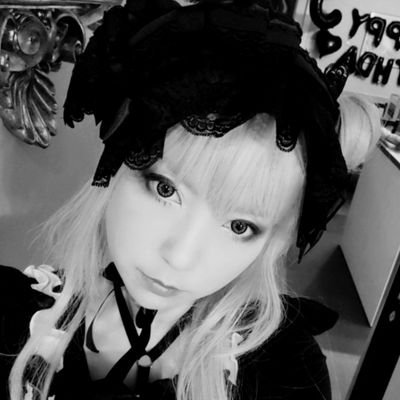 ♡ Gothic Lolita ♡ Lolita Punk ♡ Vrock
♡ i am a Japanese Singer
👑🌙🐰🐼💝 (香奈)
♡ j'habite au Québec