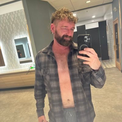 Midwest fit gay dad here to connect and create. DMs open 🔥⛺️💈📸🏖🏋🏻‍♂️🌈 https://t.co/HAGEmmVrVc