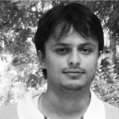 क्रिकेटर,पेंटर और आईएएस तक बनने की हसरतों के बाद, एक दिन अचानक मैं जर्नलिस्ट बन गया,और बस,कहानी खत्म हो गई.......।
|| Senior Asst. Editor @NewIndianXpress ||