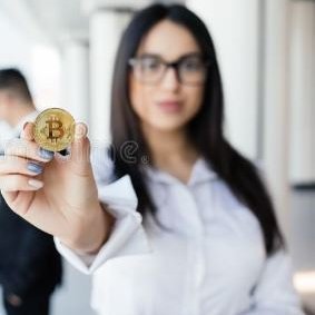 Cryptina999's profile picture. 