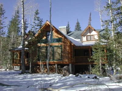 At Redrock Log Homes, we understand how to build strong, sturdy log cabins that you can be proud of for years to come.