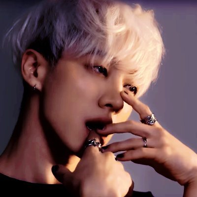 sunshinegttk's profile picture. i'm still here, it's not the end~💡 💙💛💚💜