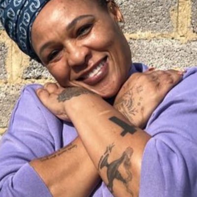 Ghostwriter. Mother to 3 phenomenal daughters. Book lover.