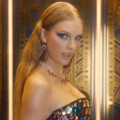 KarmaIsASwift's profile picture. An account committed to the protection of Taylor Swift