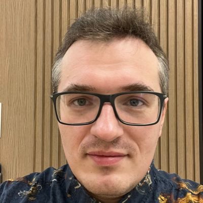 Погроммист с бэкграундом сейлза, проджекта, интернет-маркетолога. Любитель научпопа и порассуждать о несъедобном.