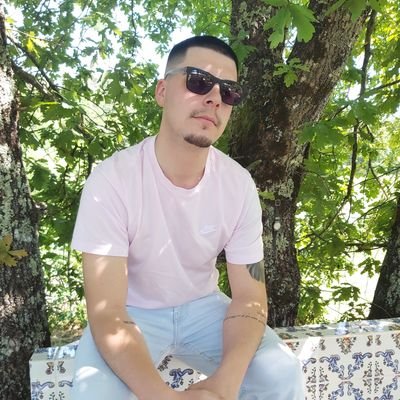 Instagram: paulo_miguel94
Guarda-Redes de Futsal do TSE
29 anos
Tondela / Viseu 🏠
Fã de desporto, tatuagem, praia e cerveja 🍻