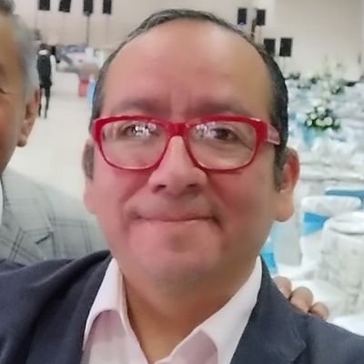 Economista, Maestro y Doctor en Administración, Servidor Público, Periodista, Empresario, Youtuber, Golfista, Catedrático, Líder Sindical, Cinéfilo, Surfer y Dj