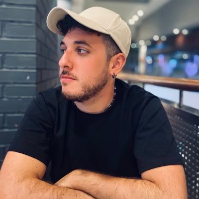 Aiiithorr's profile picture. 𝖲𝗈𝗇𝗋í𝖾, 𝖾𝗌𝖺 𝖾𝗌 𝗅𝖺 𝖺𝖼𝗍𝗂𝗍𝗎𝖽 ♡