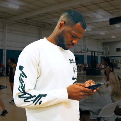 Follower of Jesus | Creator of @SeedsWorkouts 🧪🏀 | Southwest GBB Scout for @Elite40League ✍🏾 | Director of @ShePutsInWork ⛹️‍♀️| #TrainWithCoachLex