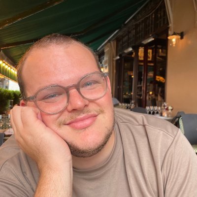 Astronomer, PhD student @UTAustin. Lover of coffee, enemy of shrimp.