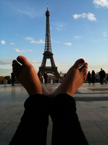 Sua dose diária de moda, fotografia, tatuagens, decoração, viagens, celebridades... Seja bem vinda(o) ao Descalça em Paris!