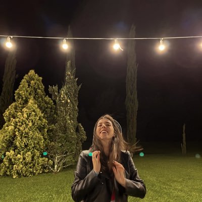 isassales__'s profile picture. 