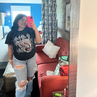 @aacollins25 wifey 💍 + elias’ mom 🦖 • small business owner 🌵