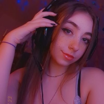 24 ♡ Canadian🇨🇦 PC gamer girl
♡ (5'2) ♡ stoner baby ♡ peep my links if you wanna support ♡