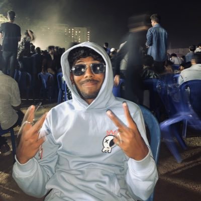 oovishoo's profile picture. tf is this