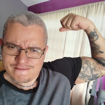 Cuarentón en crisis existencial, pero feliz de seguir robandoles el aire. No se nada, pero de todo opinó. Ah y claro, #QCHSMAMLO