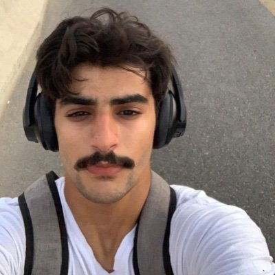 انا نحيف عمري ٢٢ طولي ١٧٢ وزني ٥٧
ابغى دب سالب او دب حنان
وعادي اي دب ارحب فيه
تكفى تعال خاص بمواصفاتك وصورك
سناب
Bdr_mt2025
