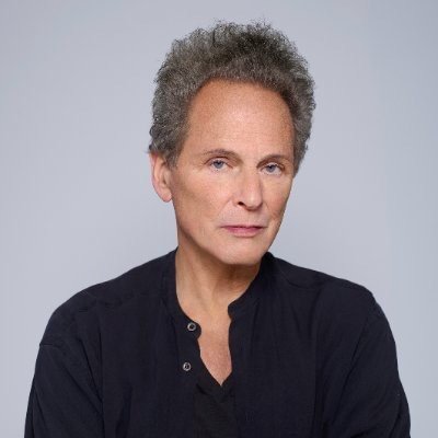 The official Twitter of Lindsey buckingham 
Fansbackpage follow back