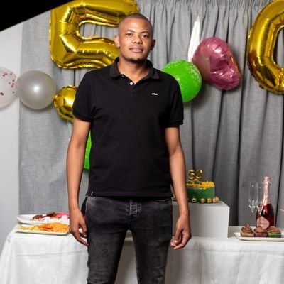 Ndingu mXhosa ozithandela politics,comedies,partying,sport, LLB Graduate.