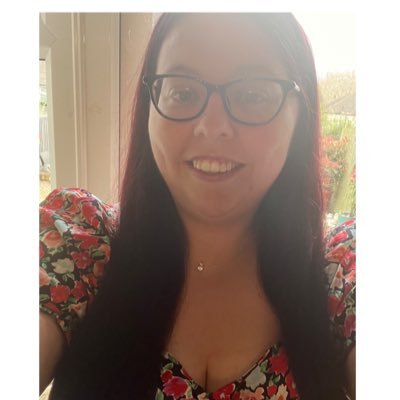 26✌🏼. I pretty much post about books and Bromley FC 🌸