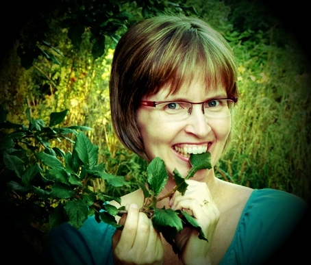 Girl Geek. Apple Freak. Horse and Dog Lover. Cat Worshipper.