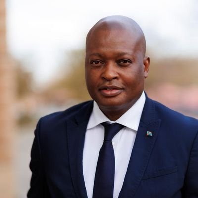 homme d'affaires, Président fondateur d'Ubuntu na Kimuntu (https://t.co/S19XvFa5Sg.K), PDG Luntadila Mining SA Pty Ltd, Administrateur IUEFD Kongo-Central, Candidat Président 2018