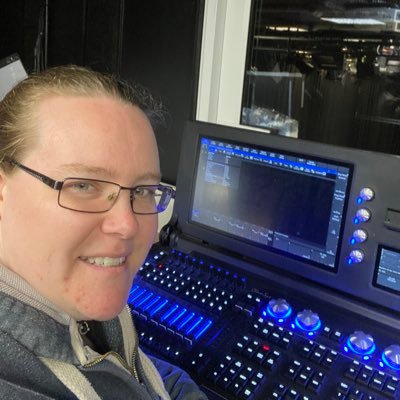 LesleyT88's profile picture. lover of dogs, travelling, theatre and concerts, BA technical theatre graduate with a bias towards lighting and stage management