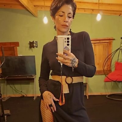 elimasa_40's profile picture. Soy tejedora de iluciones 🪡🧶🎶
Amante de las uñas💅🏻✨
Fashionista por vocación, no creo en tendencias, creo mi propia moda 😇💖🎉🎉