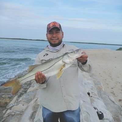 Ing en sistemas computaciónales, apasionado a la pesca deportiva y al fútbol.