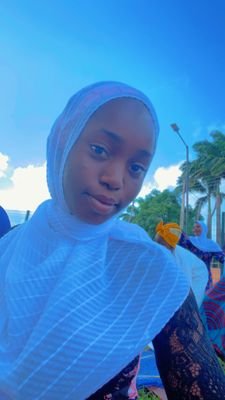 YIyebiye's profile picture. 