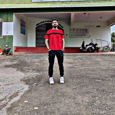 _vshaall_'s profile picture. വിഷാൽ എന്ന് വിളിക്കുന്നവരിലും അധികം വിശാൽ എന്ന് വിളിക്കുന്നവരാണ്.പക്ഷെ യഥാർത്ഥത്തിൽ വിഷാൽ ആണ്.
🫰