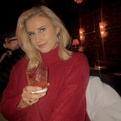 Whiskey, cocktail, wine lovers🍸🥃 Feel the change of heart day by day🙋♀️ 🙋♀️Hope to keep in touch with people who have the same a hobby🤜