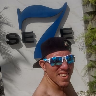 SOU UM CARA, DIVERTIDO, E NÃO LIGO, PARA O QUE OS OUTROS PENSAM DE MIM!!! É NECESSÁRIO APROVEITAR A CADA MINUTO, A CADA INSTANTE DA VIDA!!!