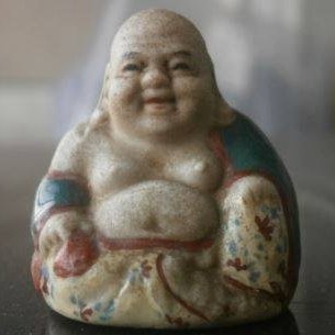 Pequeno Buda Obeso e Opinativo.
Apenas um bibelot. Um arquétipo da felicidade que sorri para não chorar.