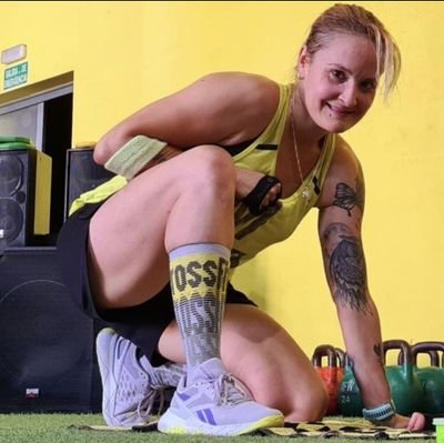 Maestra especialista en Educación Física ... amante del deporte y del mundo fitness en general... Me encanta aprender y enseñar jugando... EL JUEGO ES MAGIA