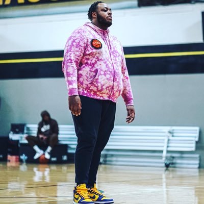 Team Thad 17u 🏀Coach 💛🖤 Affiliated Twitch Streamer🎮 Instagram:Coachtank901