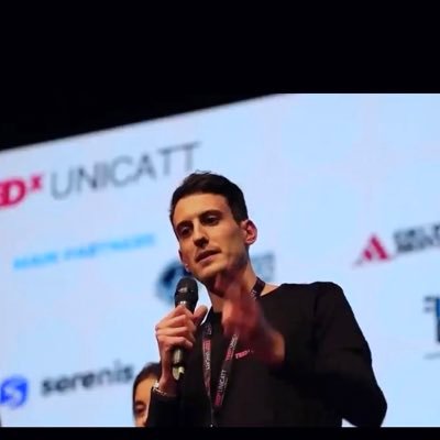 Studente di Giurisprudenza podcast: @uncalicedarte Amico della @fondazionedegasperi Lead Organizer @tedxunicatt Founder “Carletto - chiacchiere tra amici”