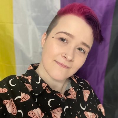 Living my life through a camera 📸 | ♐️ | Non-binary 💛🤍💜🖤