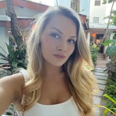 laurrennnm's profile picture. black eyed peas fan page | she/her