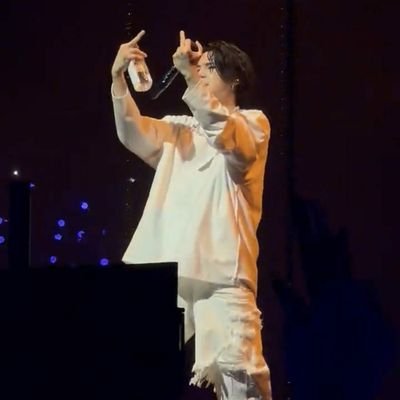 taekity97's profile picture. BTS no topo