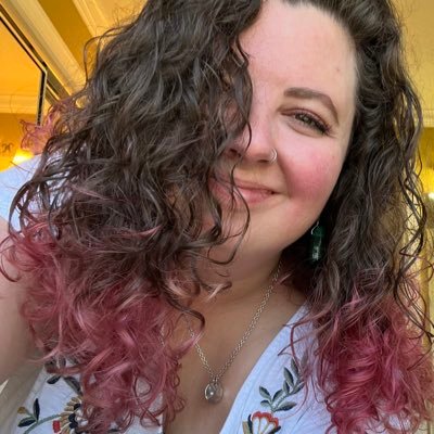 TheSydneyWoods's profile picture. Allons-y! (she/her)