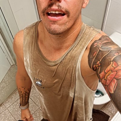 Aussie Tradie. Love having fun. All posts are mine. 18+ 🔞 😈 DMs Open for Collabs. Don’t expect a reply if you have 0 followers & send “whats up?”… say hi